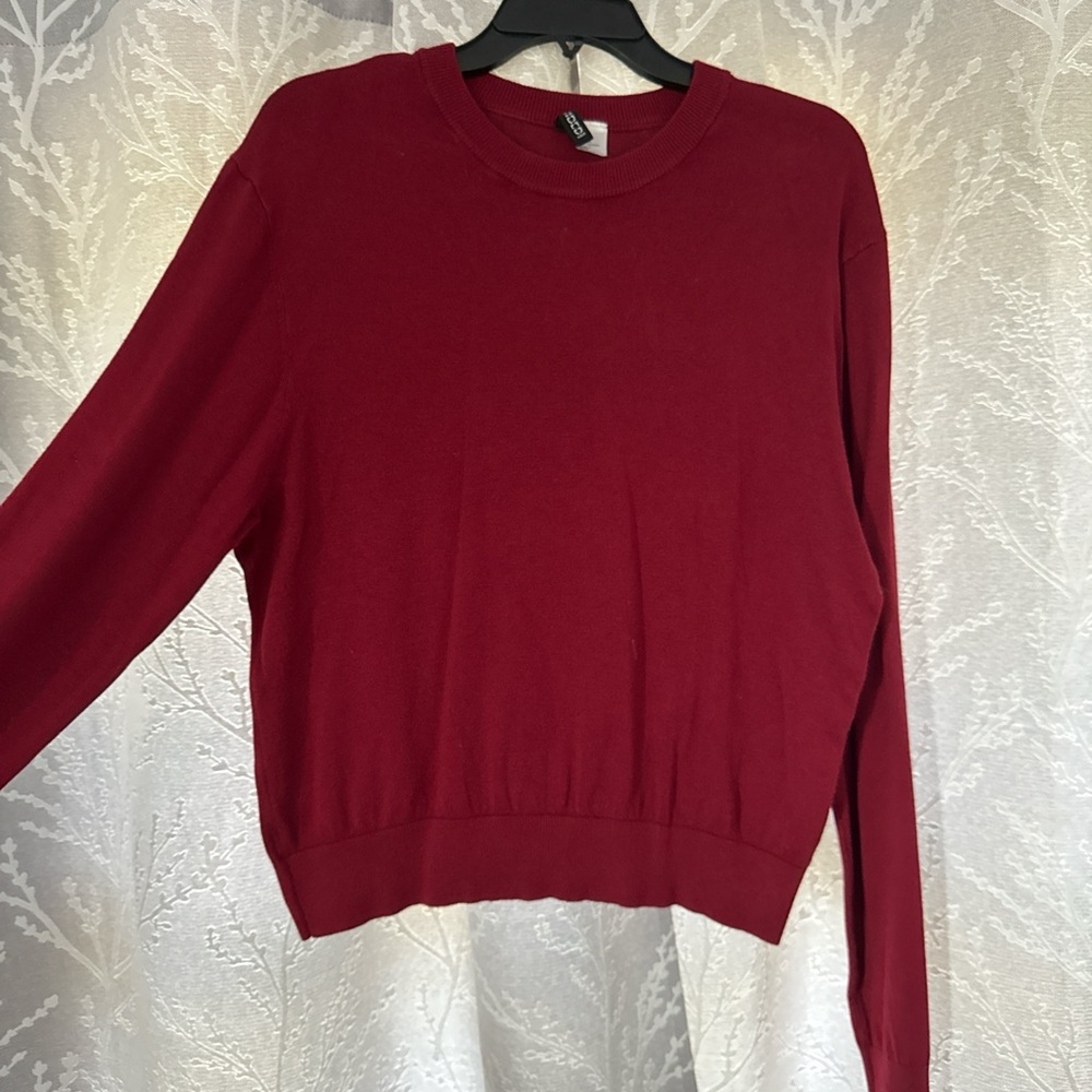 H&M Divided Burgundy Crewneck Top